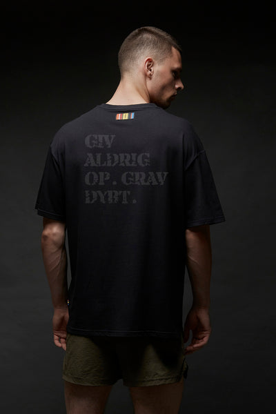 GIV ALDRIG OP. Big Bertha tee - Black