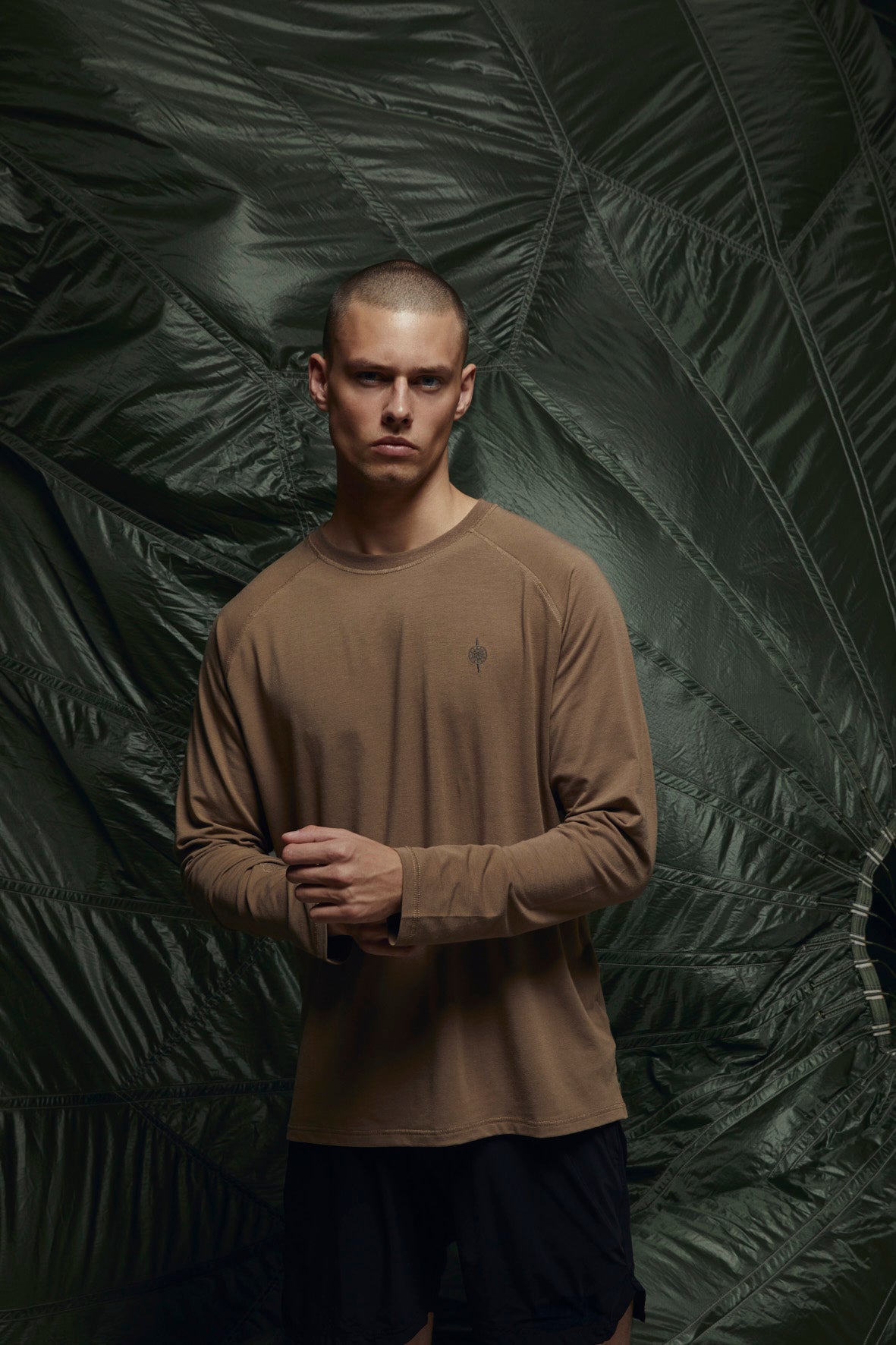 DIVEMASTER LS TEE DARK SAND