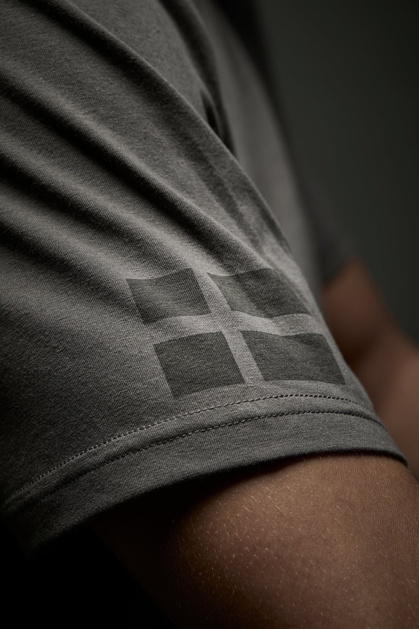 RUNWAY T-SHIRT WARSHIP GREY