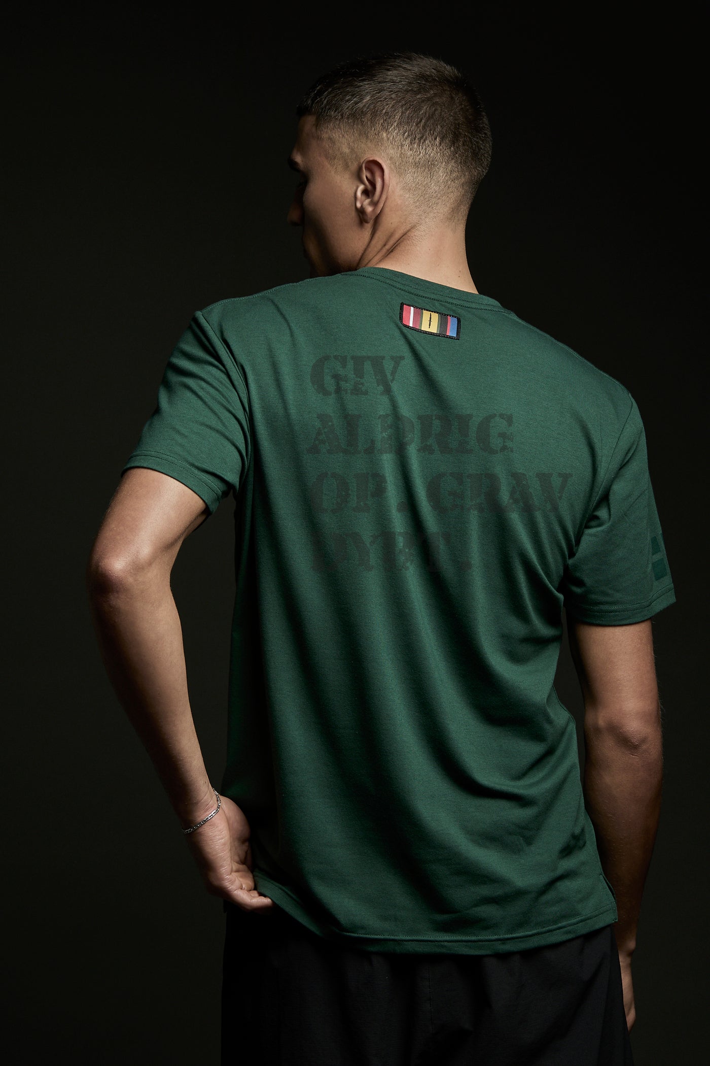 RUNWAY T-SHIRT FRONT REST GREEN